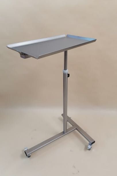 Stůl na nářadí s ručním nastavením výšky